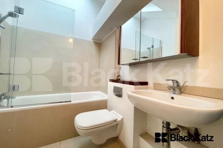  top floor conversion boasts stylish decor throughout and an abundance of light Surrey Square, Elephant & Castle